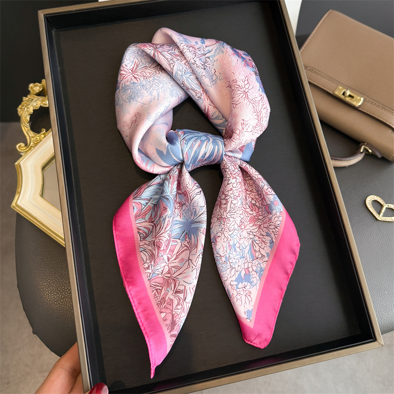 Pañuelo de diseño de lujo con  - Face Scarf Mask reseña y precio