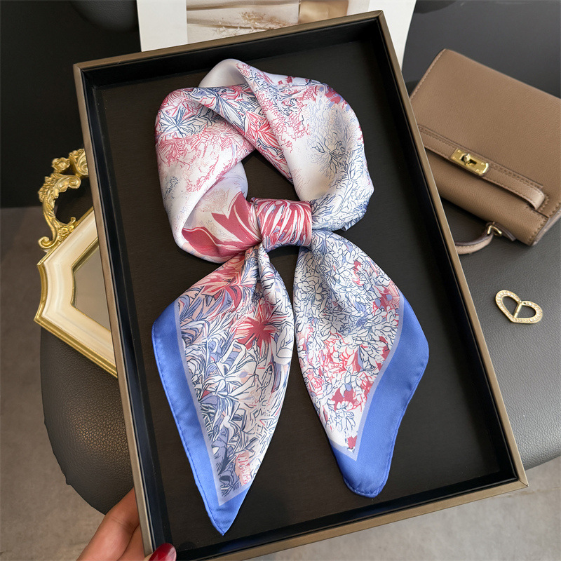 Pañuelo de diseño de lujo con  - Face Scarf Mask reseña y precio