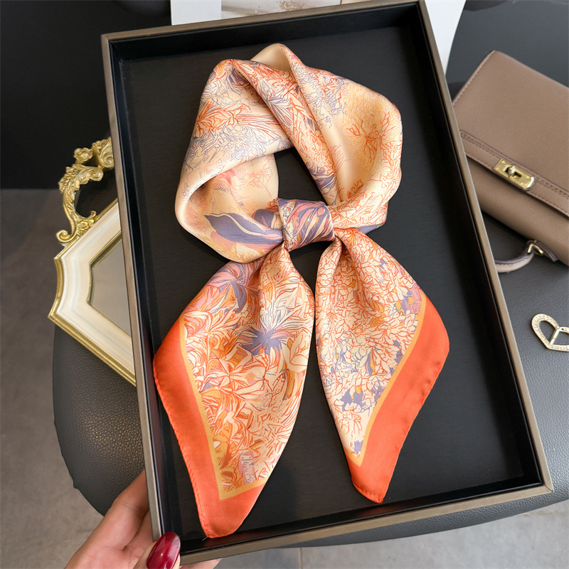 Pañuelo de diseño de lujo con  - Face Scarf Mask reseña y precio