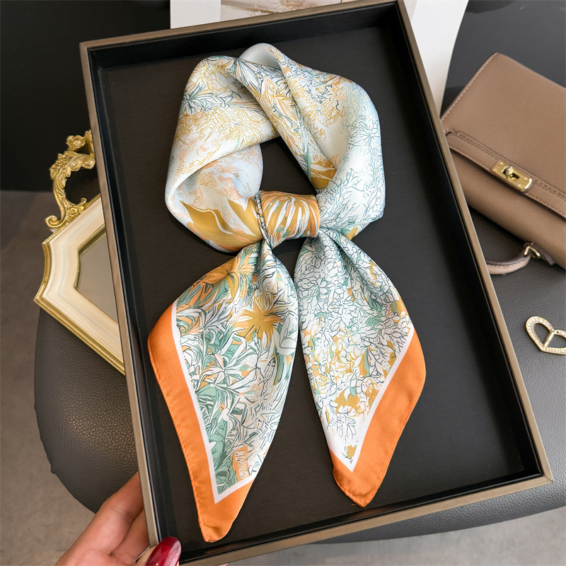 Pañuelo de diseño de lujo con  - Face Scarf Mask reseña y precio